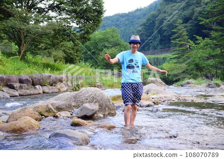 Men running in the river 108070789