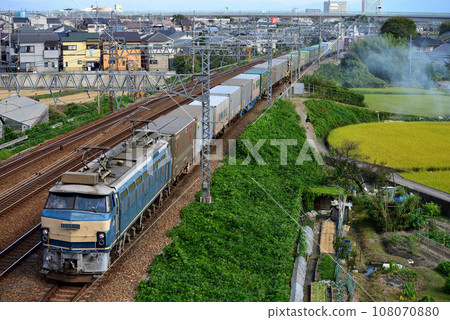 在東海道本線運行的EF66 30集裝箱貨運列車 在東海道本線運行的EF66 30集裝箱貨運列車 108070880