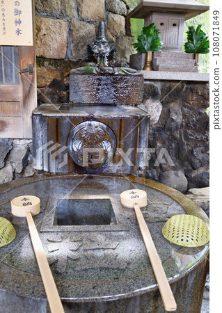 Setsusha of Shinagawa Shrine, Ana Inari Shrine Shimosha, Ichigomanbai no Sacred Water (Kita-Shinagawa, Shinagawa-ku, Tokyo) Setsusha of Shinagawa Shrine, Ana Inari Shrine Shimosha, Ichigomanbai no Sacred Water (Kita-Shinagawa, Shinagawa-ku, Tokyo) 108071849