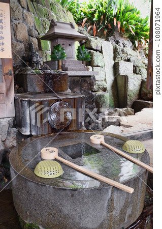 Setsusha of Shinagawa Shrine, Ana Inari Shrine Shimosha, Ichigomanbai no Sacred Water (Kita-Shinagawa, Shinagawa-ku, Tokyo) Setsusha of Shinagawa Shrine, Ana Inari Shrine Shimosha, Ichigomanbai no Sacred Water (Kita-Shinagawa, Shinagawa-ku, Tokyo) 108071964