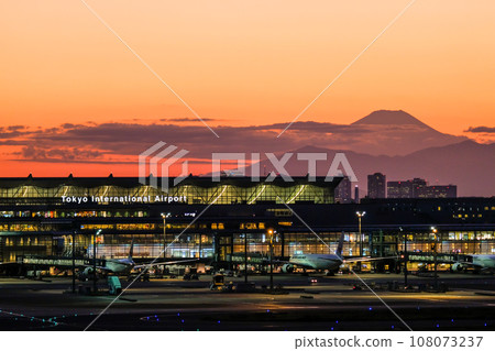 Mt. Fuji, airport and airplane in the evening 108073237