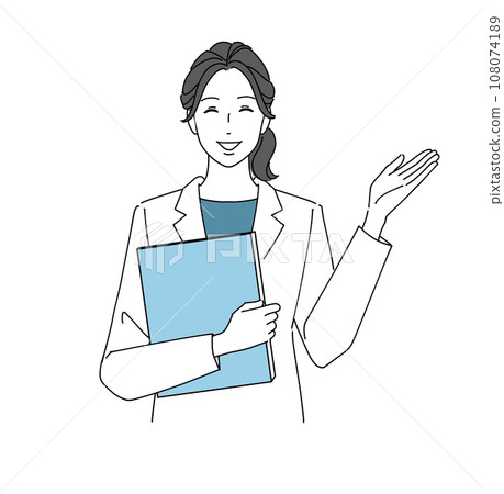 一個穿著白大褂的女人帶著微笑指導 一個穿著白大褂的女人帶著微笑指導 108074189