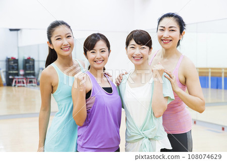 Young woman doing aerobics in the gym Young woman doing aerobics in the gym 108074629