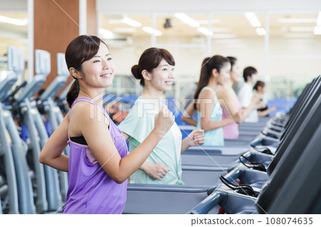 Young woman running in sports gym Young woman running in sports gym 108074635