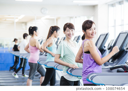 Young woman running in sports gym 108074654