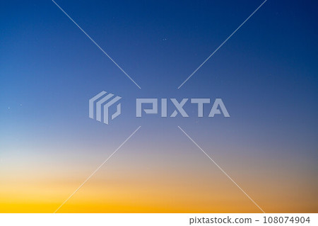 [Sky material] Sky gradation during magic hour [Nagano Prefecture] 108074904