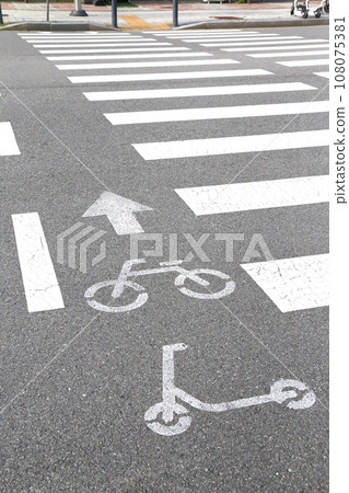 Crosswalks and crossing zones for bicycles and electric scooters (South Korea) 108075381