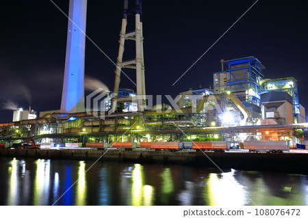 [Ehime Prefecture] Night view of paper factory (Shikokuchuo City) 108076472