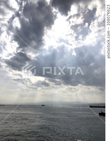 Seascape with light shining through the clouds 108076623