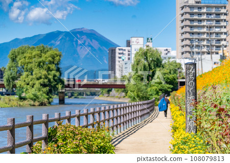 Kitakami River and Mt. Iwate seen from Kaiun Bridge, Kaiun Bridge flowerbed and promenade, the main entrance to Morioka 108079813
