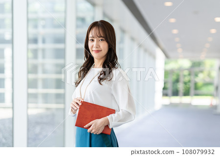辦公室業務女人 108079932