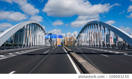 Urban scenery along Loop Route 2, now fully open (Chuo-ku, Tokyo) 108083230