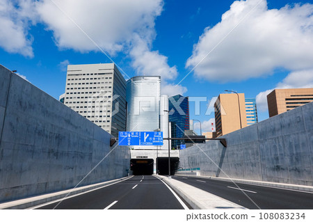 Urban scenery along Loop Route 2, now fully open (Chuo-ku, Tokyo) 108083234