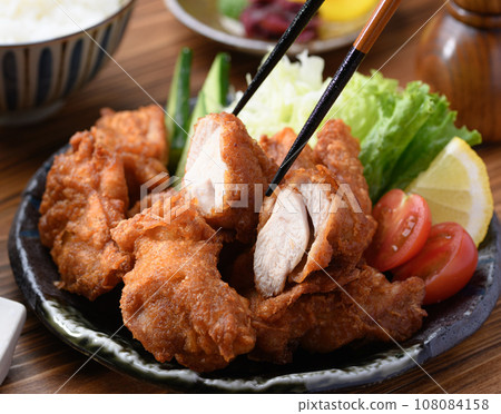 Deep-fried chicken Deep-fried chicken set meal Comes with salad, miso soup, and red soup stock Crispy fried chicken Deep-fried chicken Deep-fried chicken set meal Comes with salad, miso soup, and red soup stock Crispy fried chicken 108084158