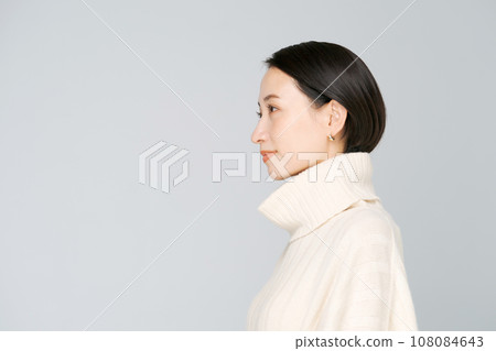 Profile portrait of a middle-aged woman Profile portrait of a middle-aged woman 108084643