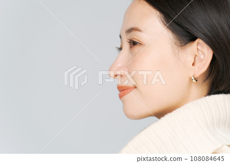 Profile portrait of a middle-aged woman Profile portrait of a middle-aged woman 108084645