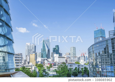 從六本木新城眺望六本木格蘭德塔等建築物[東京都港區] 108085902