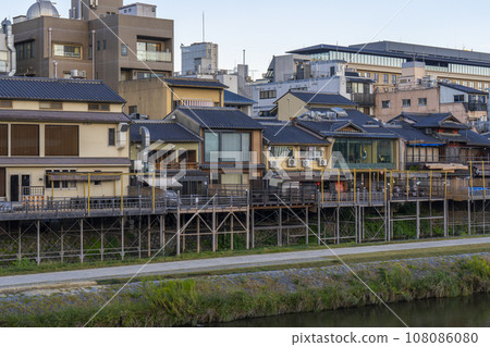 京都的清晨,從四座大橋眺望,鴨川法令由香 京都的清晨,從四座大橋眺望,鴨川法令由香 108086080