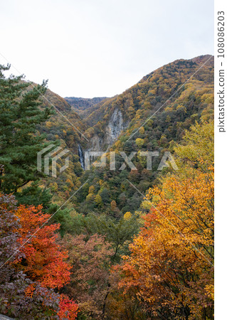 Landscape of Ehimeman waterfall in autumn 108086203