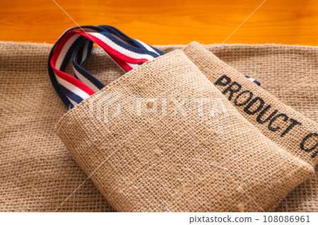 Handbag made from linen cloth Handbag made from linen cloth 108086961