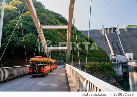 神奈川縣秋季宮瀨水壩公路列車 神奈川縣秋季宮瀨水壩公路列車 108087189