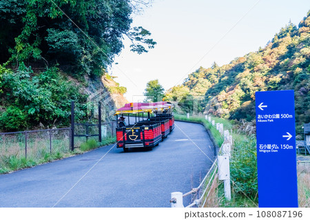 神奈川縣秋季宮瀨水壩公路列車 神奈川縣秋季宮瀨水壩公路列車 108087196