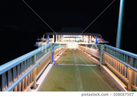 岡山縣倉敷市冬季清晨的兒島旅遊港 岡山縣倉敷市冬季清晨的兒島旅遊港 108087507