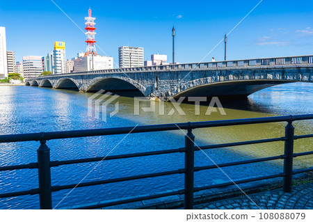 Bandai Bridge spanning the Shinano River and the cityscape of Chuo Ward, Niigata City 108088079