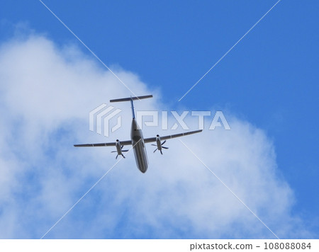 螺旋槳飛機從頭頂飛過 螺旋槳飛機從頭頂飛過 108088084