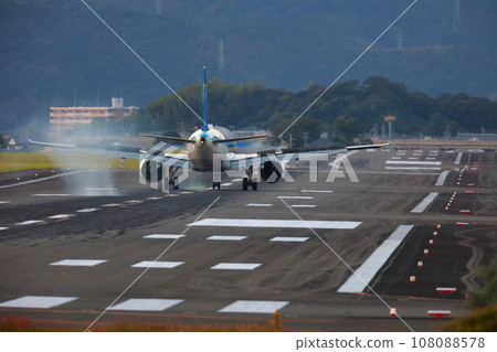 噴氣式飛機降落 噴氣式飛機降落 108088578