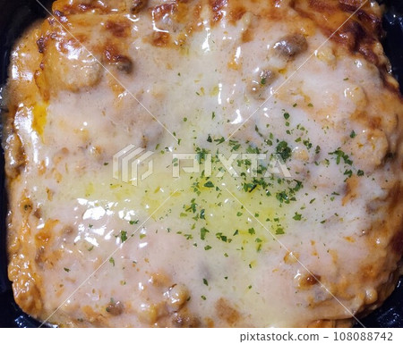 [Meat lasagna with 4 types of cheese] 108088742