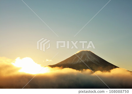 The sun at dawn, the sea of clouds, and Mt. Fuji The sun at dawn, the sea of clouds, and Mt. Fuji 108088750