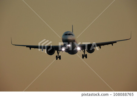 Jet aircraft to land 108088765