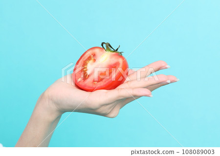 Hand with Fruit 108089003