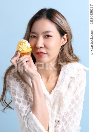 Hand with Dessert Hand with Dessert 108089037