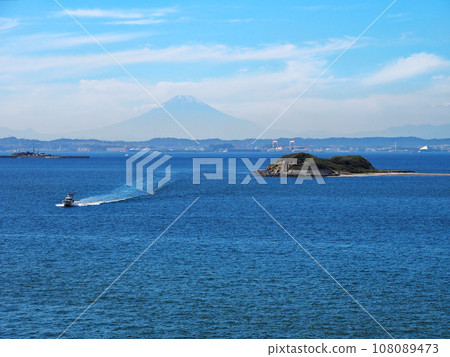 Mt. Fuji and Daiichi Sea Fort (Futtsu City, Chiba Prefecture) Mt. Fuji and Daiichi Sea Fort (Futtsu City, Chiba Prefecture) 108089473