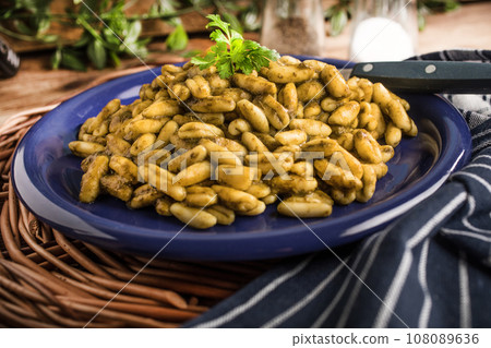 Cavatelli pasta with fresh spinach sauce. 108089636