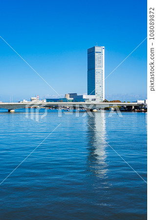 Ryutohashi Bridge over the Shinano River and Toki Messe Niigata Convention Center Ryutohashi Bridge over the Shinano River and Toki Messe Niigata Convention Center 108089872
