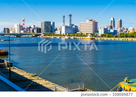 橫跨信濃川的龍頭橋與新潟市中央區的街景 橫跨信濃川的龍頭橋與新潟市中央區的街景 108089877