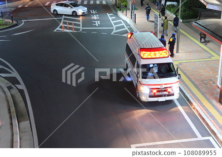 Emergency vehicles carrying out emergency operations at night 108089955