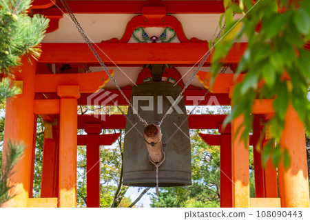 蓮華院（三十三間堂）境內的朱紅色鐘樓 108090443
