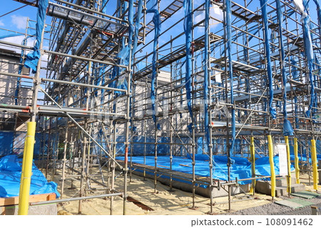 批量建造木屋的施工現場 批量建造木屋的施工現場 108091462