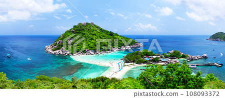 Panorama of viewpoint on Koh Nang Yuan island, Surat Thani in Thailand. 108093372