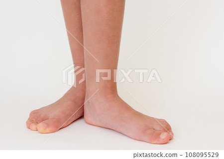 Cropped barefoot child legs  108095529
