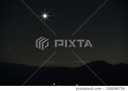晨星在北斗市白州町清晨的東方天空閃耀 108096756
