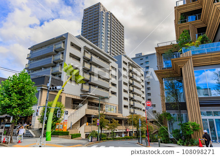 東京,澀谷區,代官山城景觀,代官山車站入口 東京,澀谷區,代官山城景觀,代官山車站入口 108098271