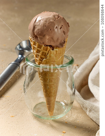 chocolate ice cream 108098644