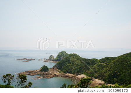Scenery of a ship passing the lighthouse 108099170