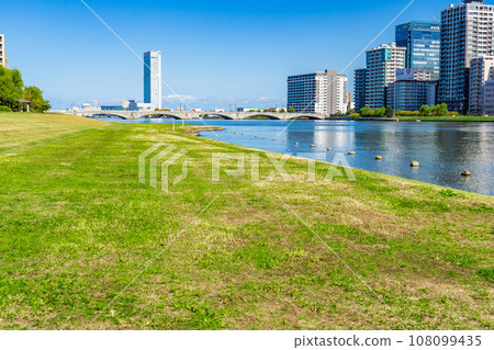 信濃川萬代橋和新潟土岐展覽中心 信濃川萬代橋和新潟土岐展覽中心 108099435