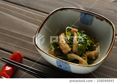 浸泡豆芽 108099845